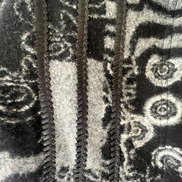 Simon Chang jacket/coat. Lightweight and warm - Picture 5 of 7